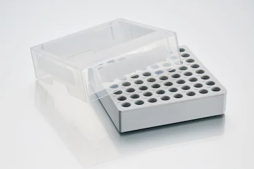 艾本德儲存盒 8 × 8, 可放置 64  個試管， 1  –  2  mL，3  件，高 53  mm，2  英寸，聚丙烯材料，可耐受最低 -86  °C，可高溫高壓滅菌，帶蓋子并具有數(shù)字字母標識